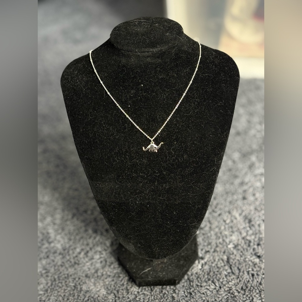 NWOT sterling silver dinosaur with a heart in it necklace